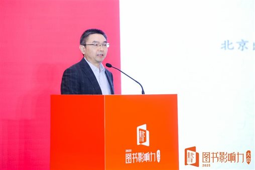 穿红色衣服的人&#xA;&#xA;中度可信度描述已自动生成