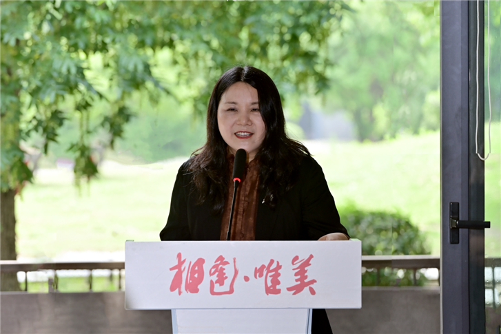鲍静静